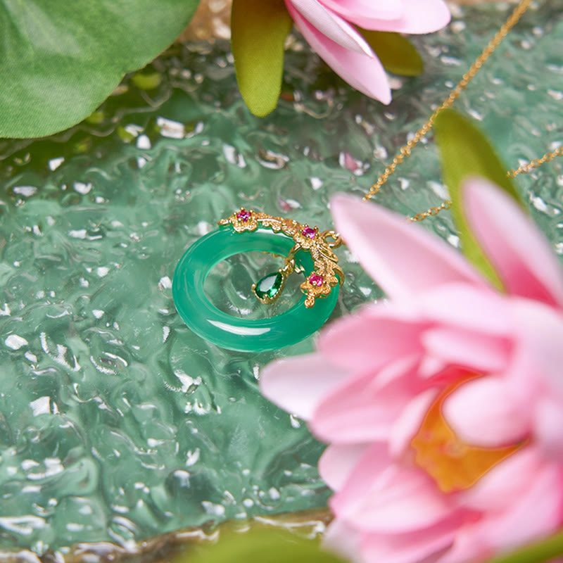 Wear FengShui Green Chalcedony Peace Buckle Design Strength Necklace Pendant