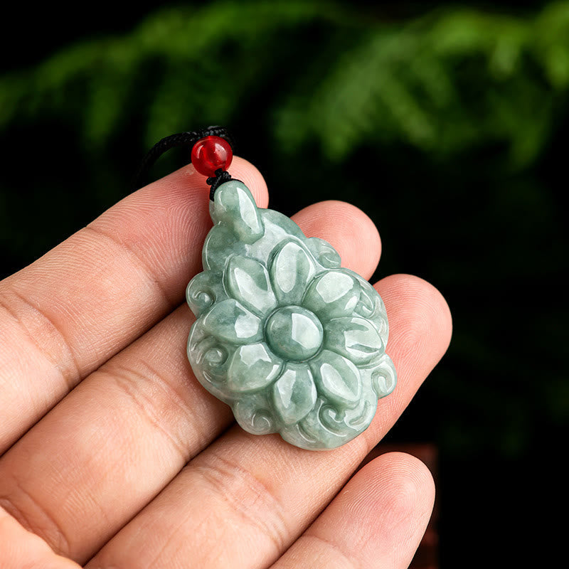 Wear FengShui Natural Jade Kalanchoe blossfeldiana Flower Pattern Luck Necklace Pendant