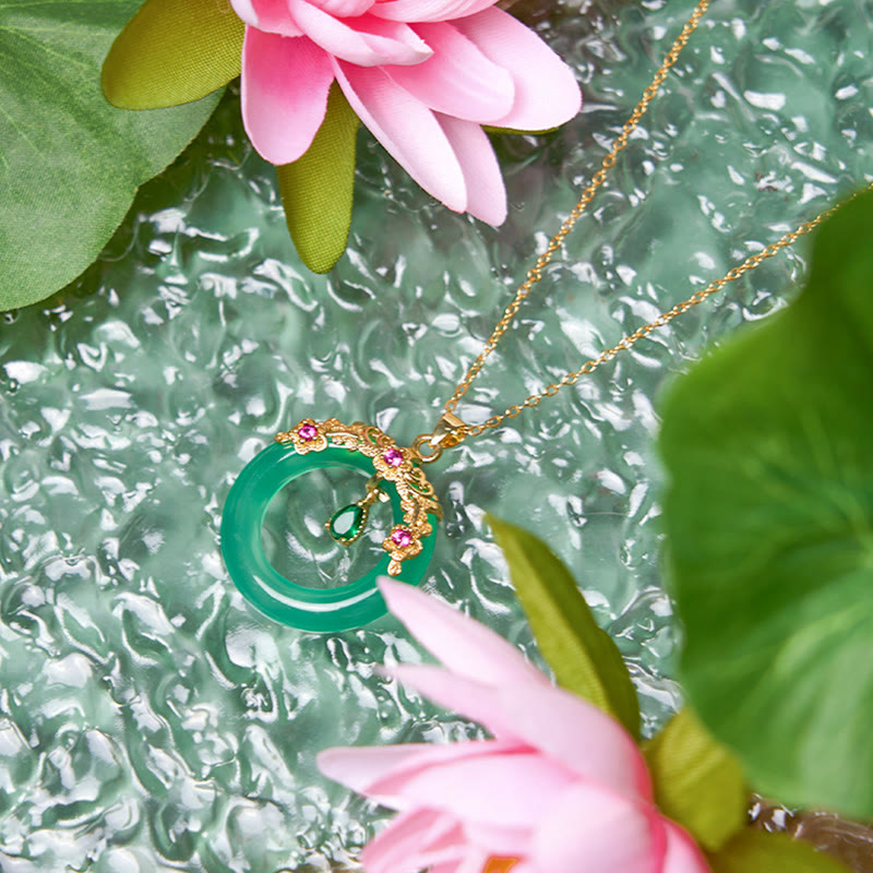 Wear FengShui Green Chalcedony Peace Buckle Design Strength Necklace Pendant