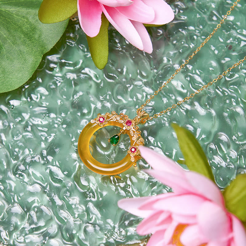 Wear FengShui Green Chalcedony Peace Buckle Design Strength Necklace Pendant