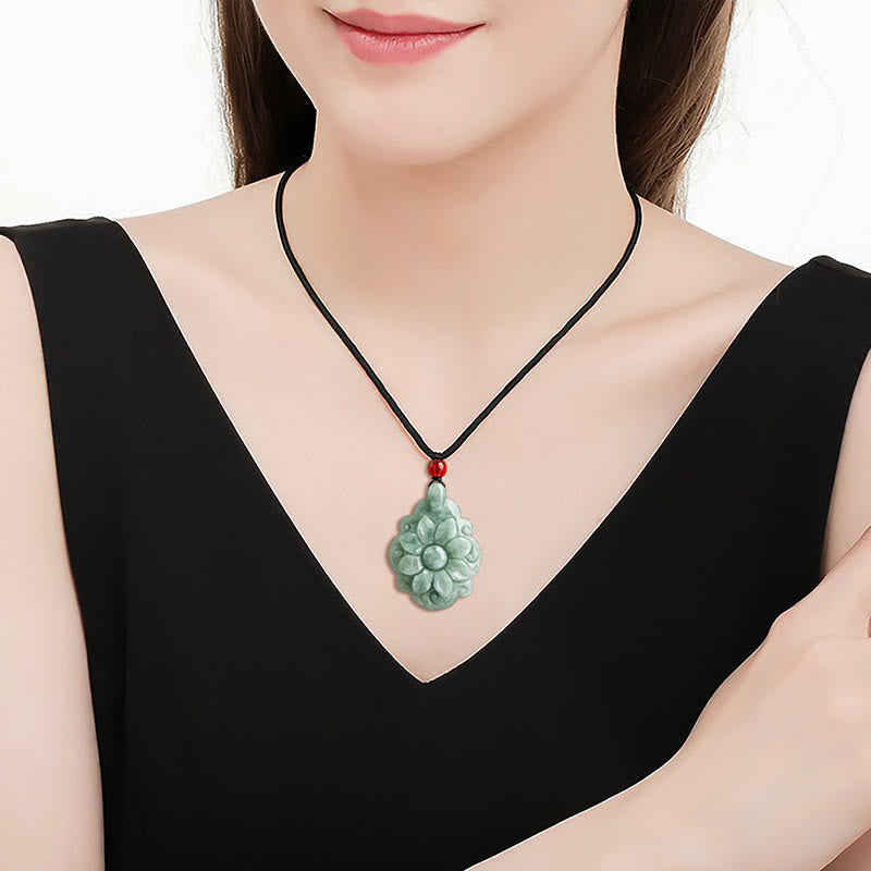 Wear FengShui Natural Jade Kalanchoe blossfeldiana Flower Pattern Luck Necklace Pendant