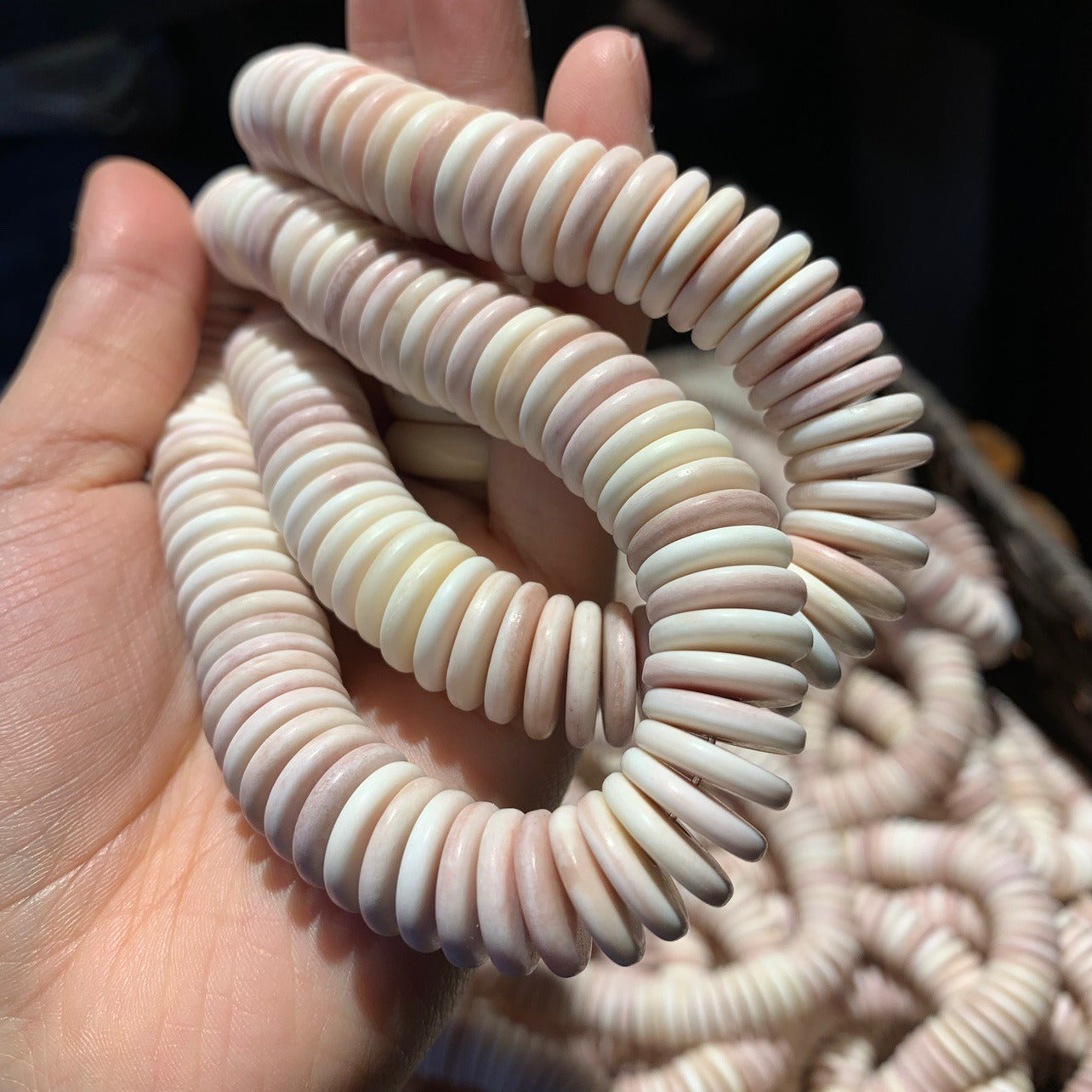 Pinkish White Camel Bone Flake Bracelet（14mm*3mm）